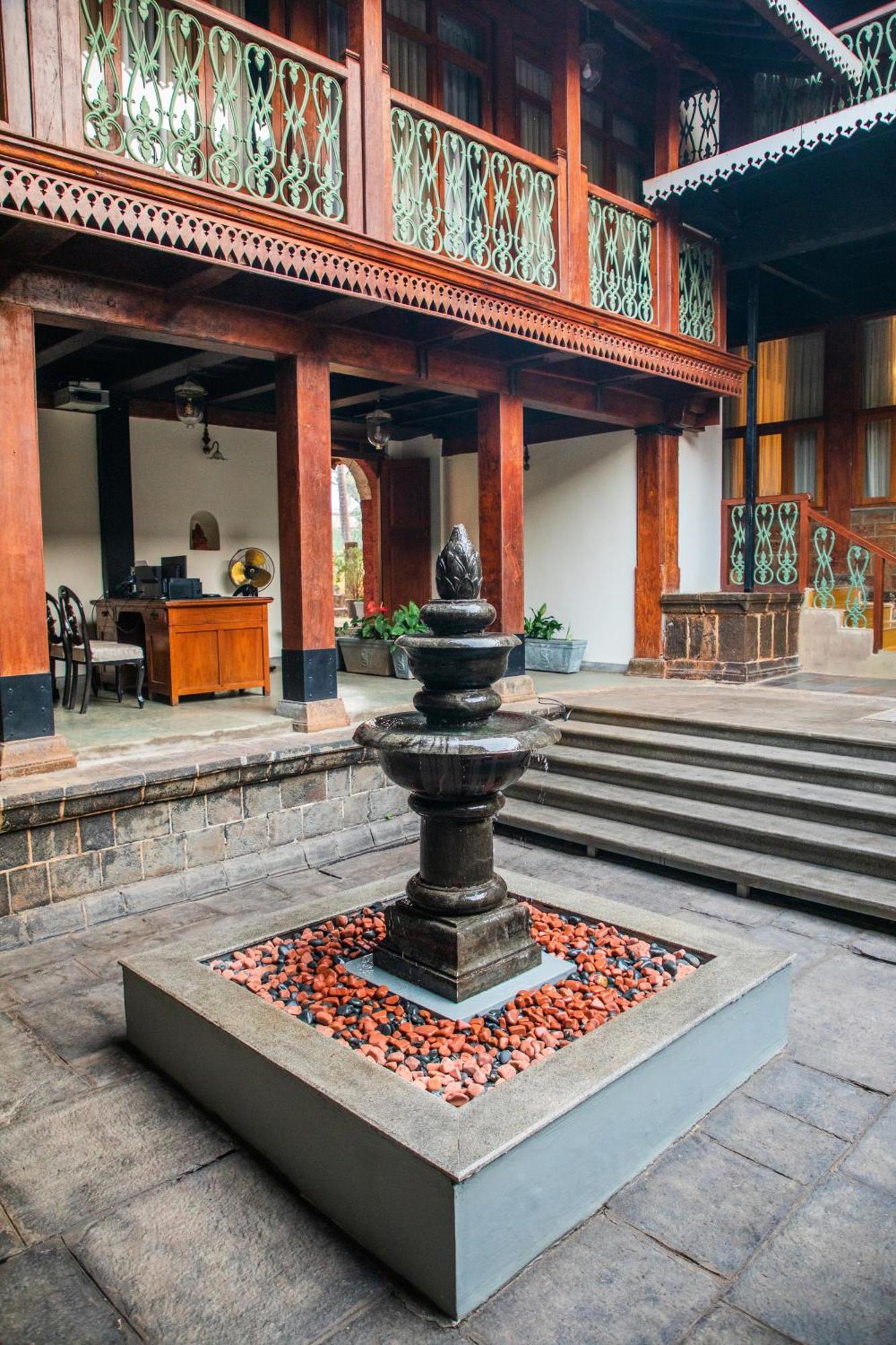 Sawantwadi Palace Boutique Art Hotel Buitenkant foto